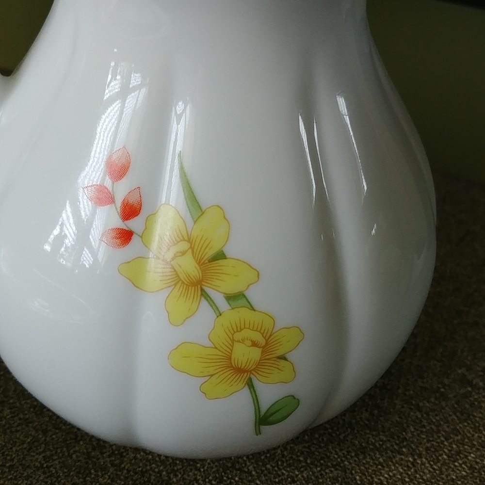 Ceramic Pitcher with plate Made in Japan - Picture 6 of 9